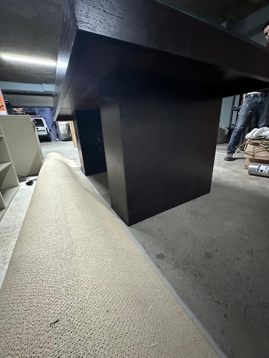 Mesa em scupira com forra de tampo em vidro