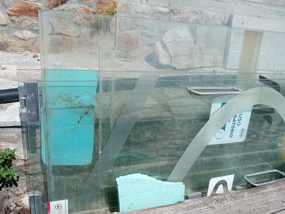 Porta de vidro temperado com todos assessórios