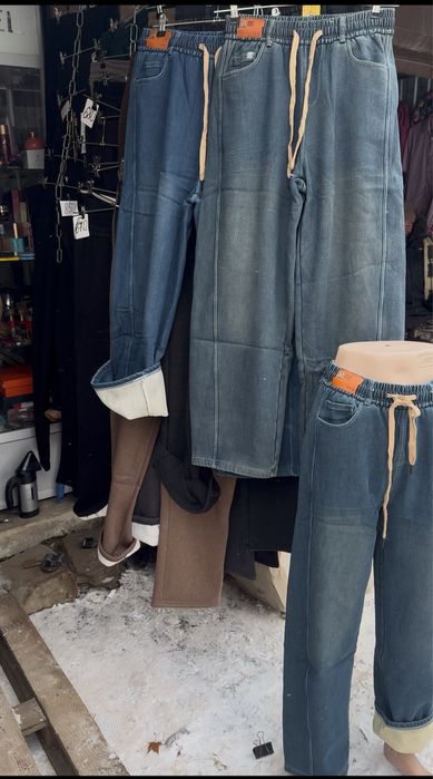 Жіночі брюки на флісі різні види