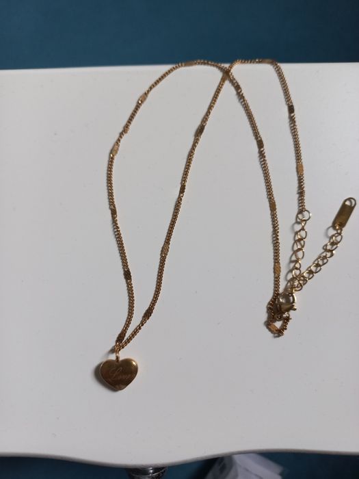 Łańcuszek z serduszkiem love zloty stal