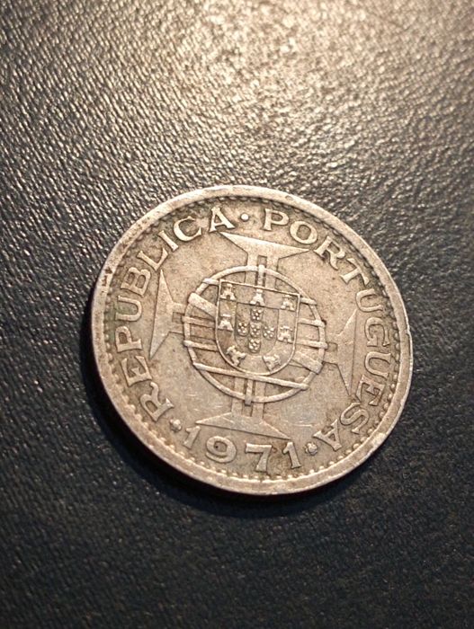 2,5 escudos - S. Tome e Principe	1971	- CuproNíquel - Muito escassa