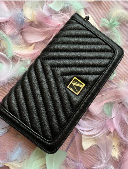 Міст, лосьйон, гамінці, піжами Victoria’s Secret