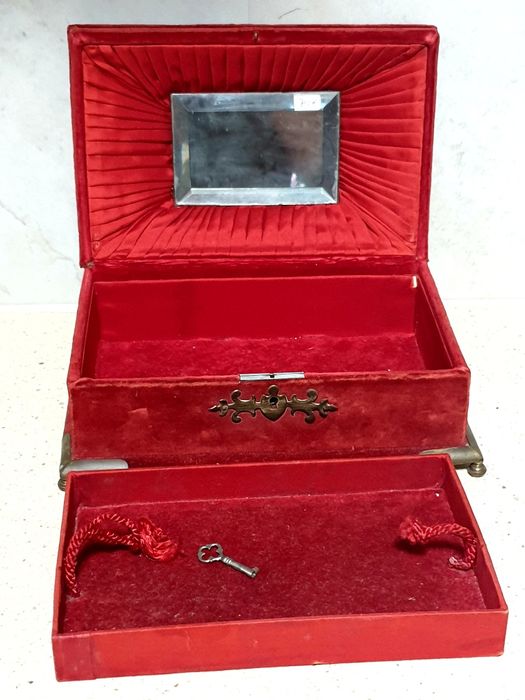 Maravilhoso antigo guarda joias Arte Nova com veludo