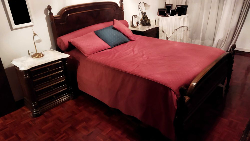 Recheio de Quarto (cama + 2 mesas cabeceira + Roupeiro)