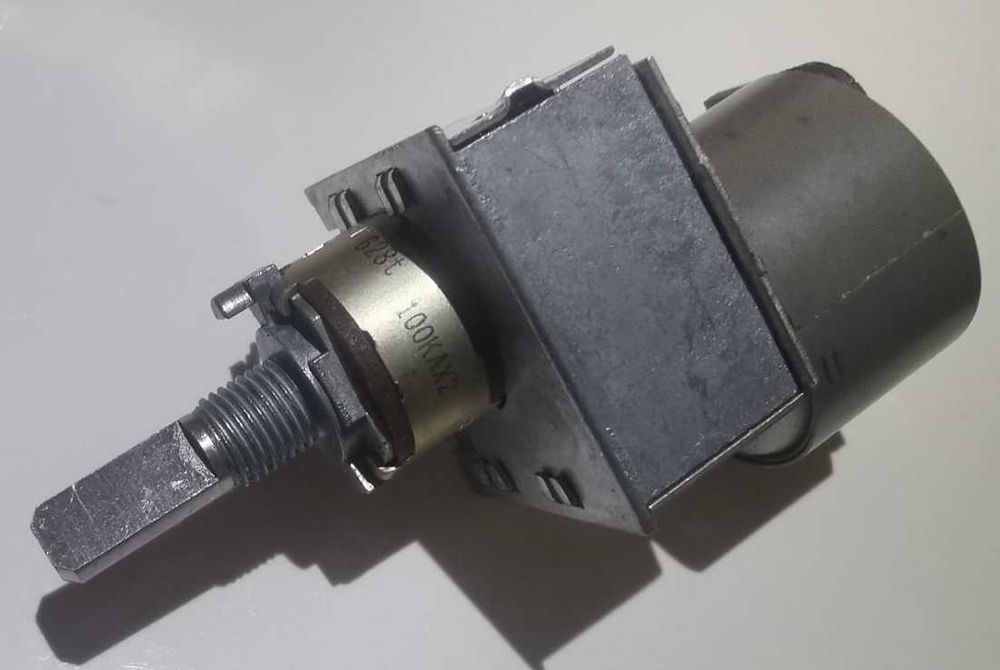 Potencjometr 100KAx2 ALPS z silnikiem