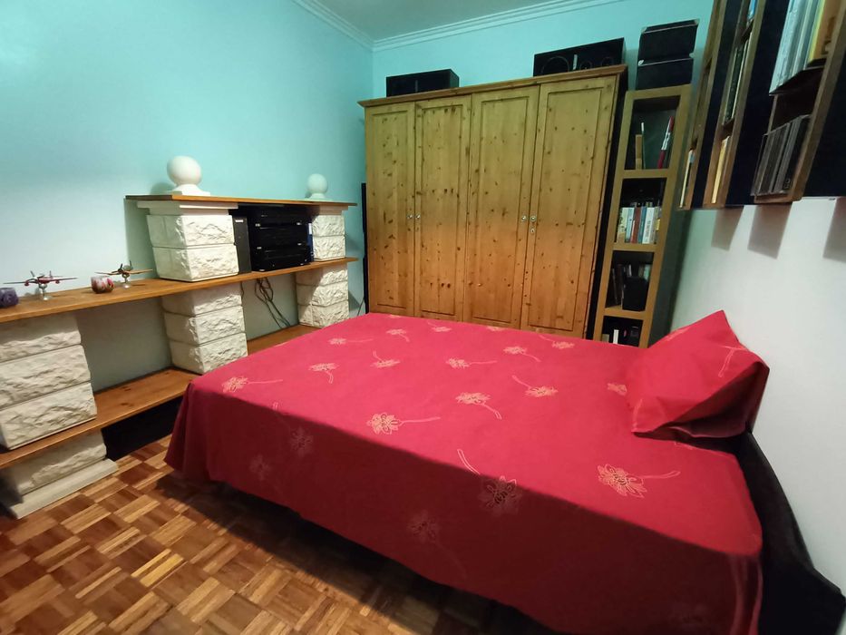 Quarto  para alugar, com despesas incluidas.