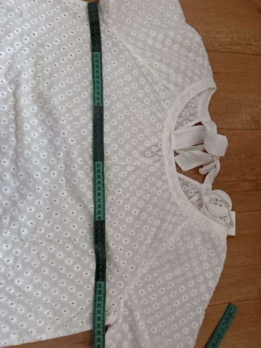 Натуральна блузка з англійським шиттям