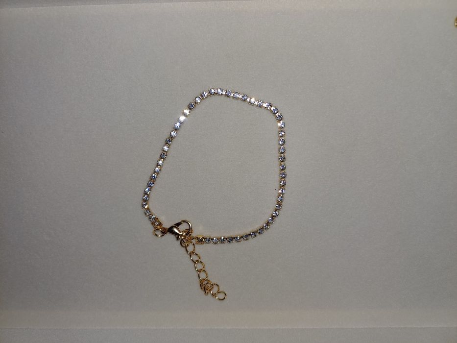 Pulseiras prateadas e douradas com pingentes e pérolas. Novas. 1,50€ c