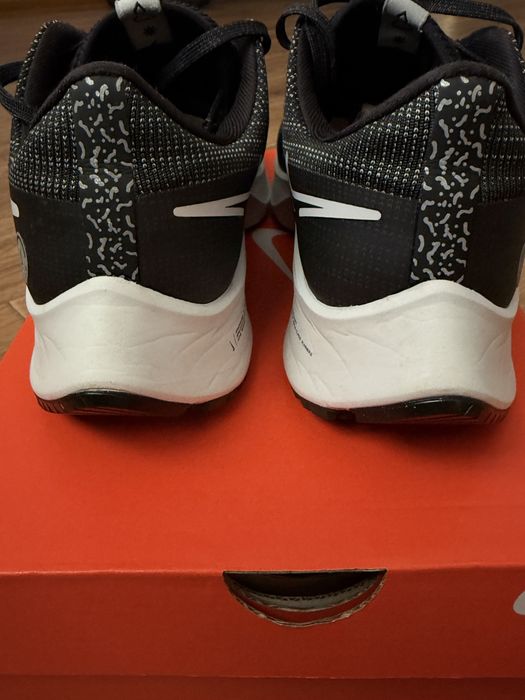Nike pegasus shield (40.5)