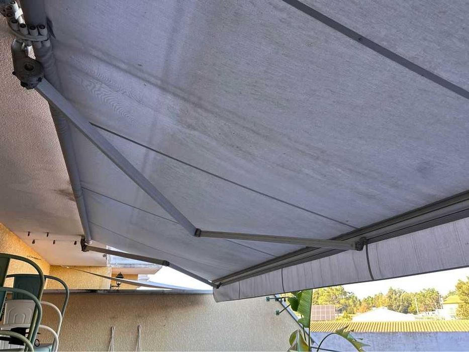 Toldo de 4 braços 8.25 x 2.75m