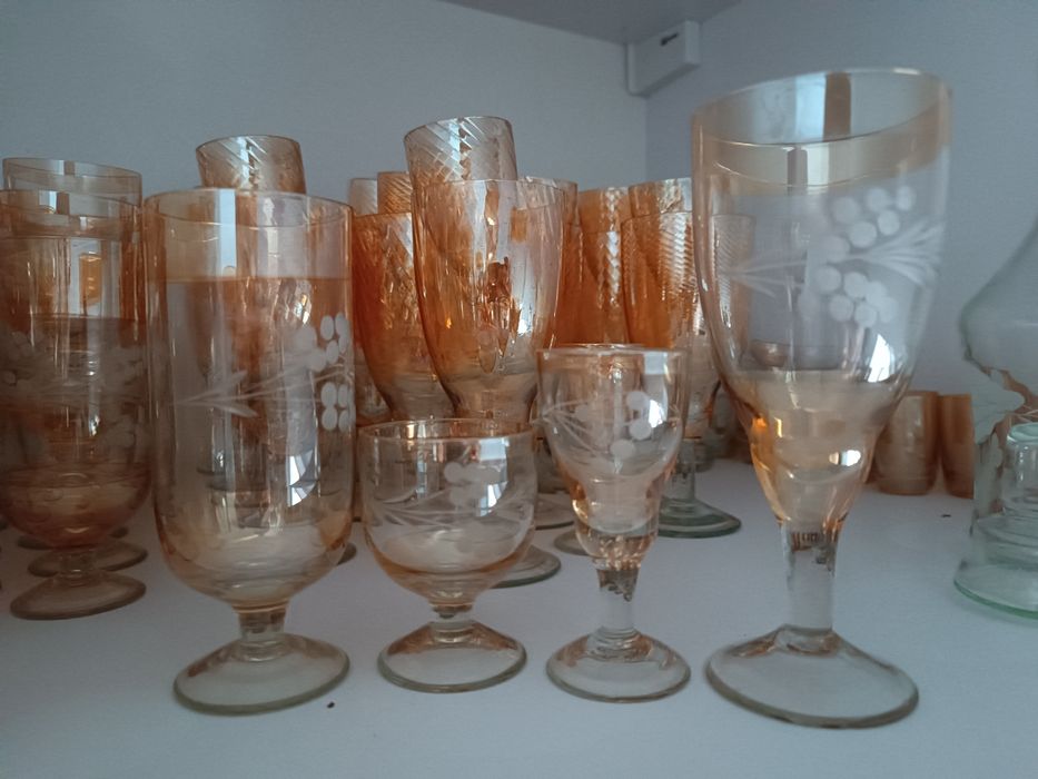 Стакани великі та малі