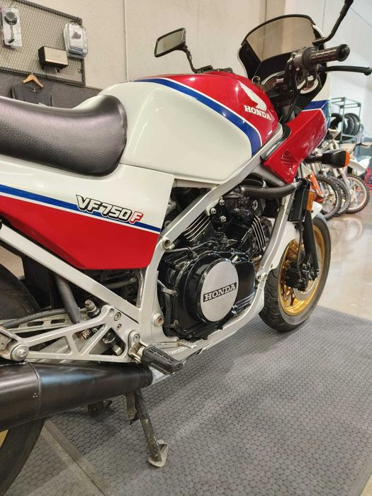 Honda VF 750F (RC15)