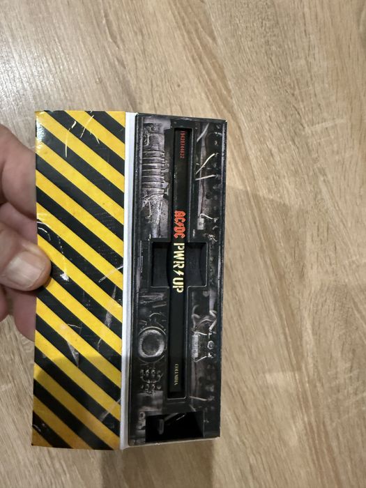 AC/DC  Power Up Box de Luxe z oswietleniem