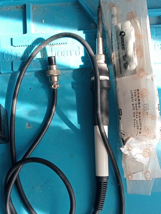 Продам паяльну станцію Quicko T12-942