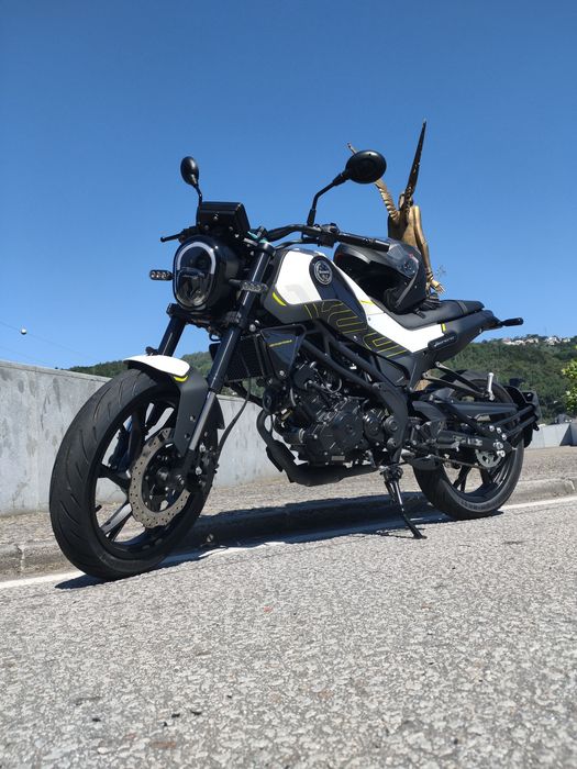 Benelli Leoncino 125