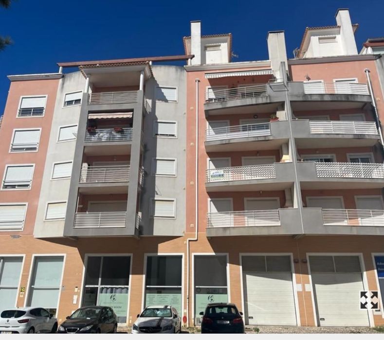 Apartamento T2 ferias condominio garagem 400mts praia