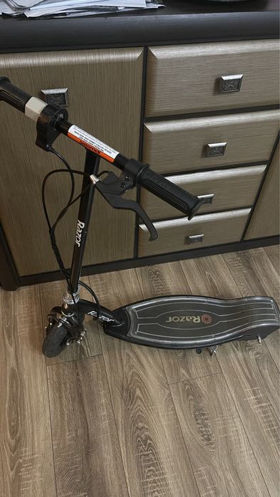 Електросамокат Razor e100 Glow