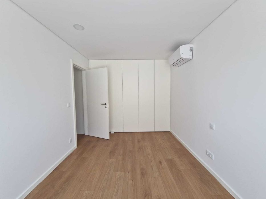 Para Venda T1 Novo a Estrear, com Lugar de Garagem — Junto à Estação de Aveiro