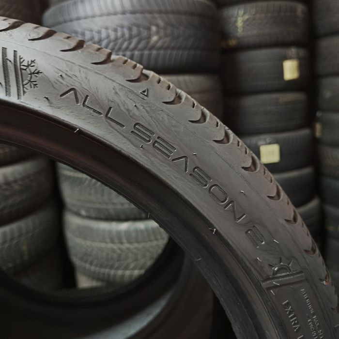 225/40/18 XL Sprzedam parę opon całorocznych Dunlop