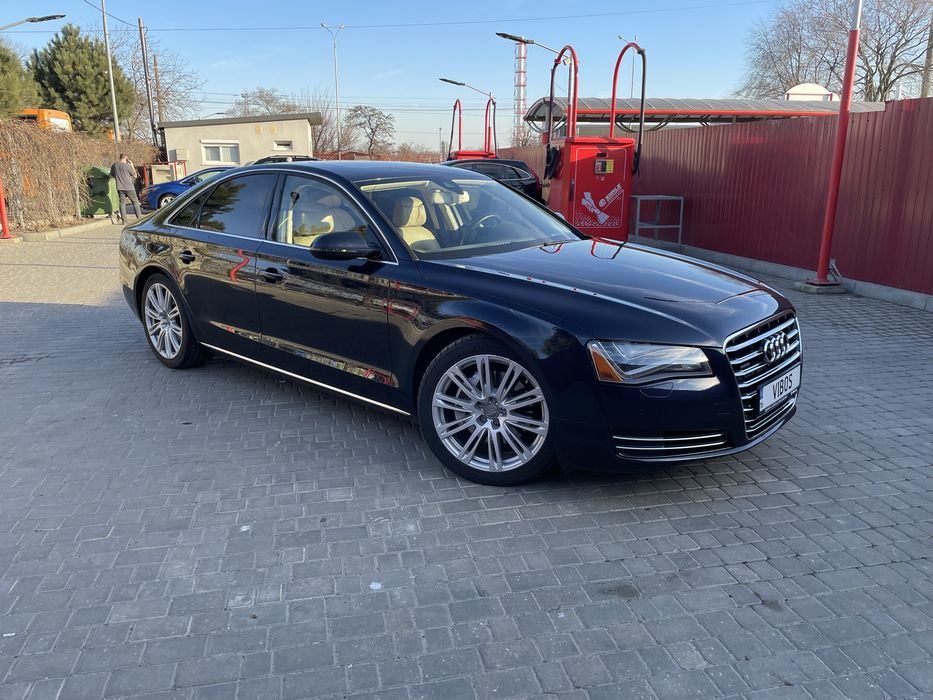 Audi A8 2013 (короткая база)