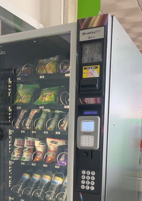Máquina Vending Necta Snakky Ry