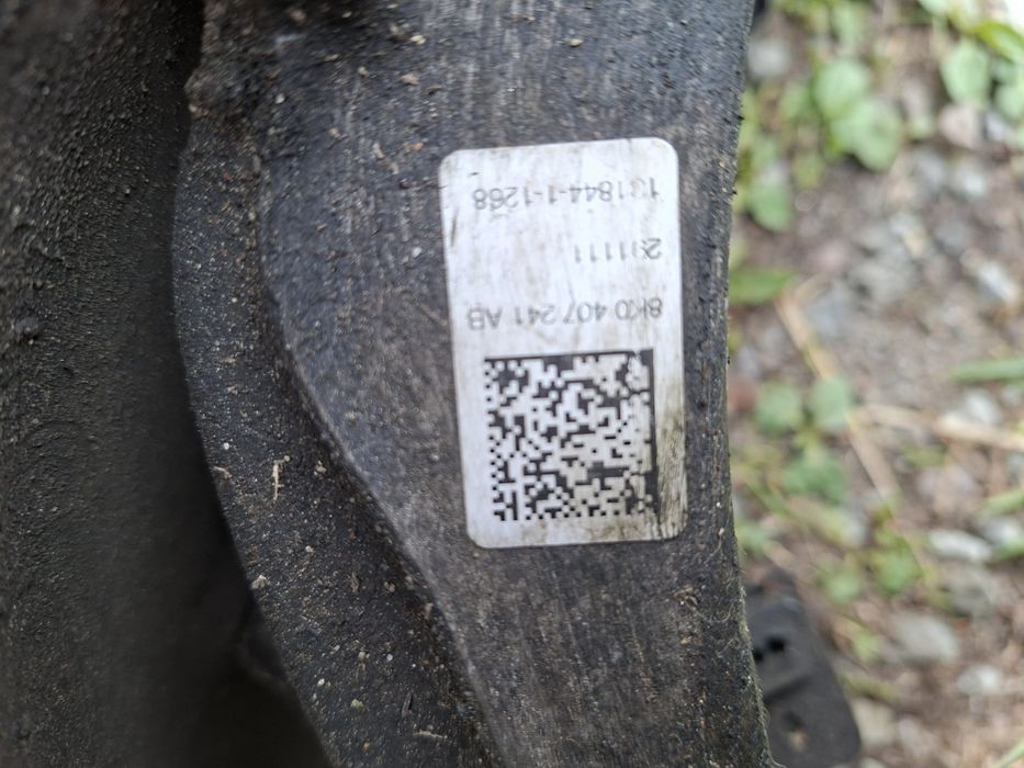 Audi a4 b8 zwrotnica lewa oryginał