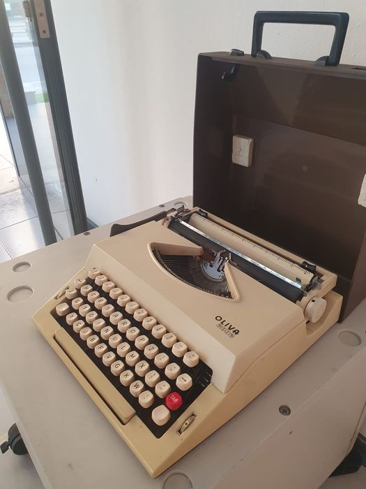 Máquina de escrever portátil