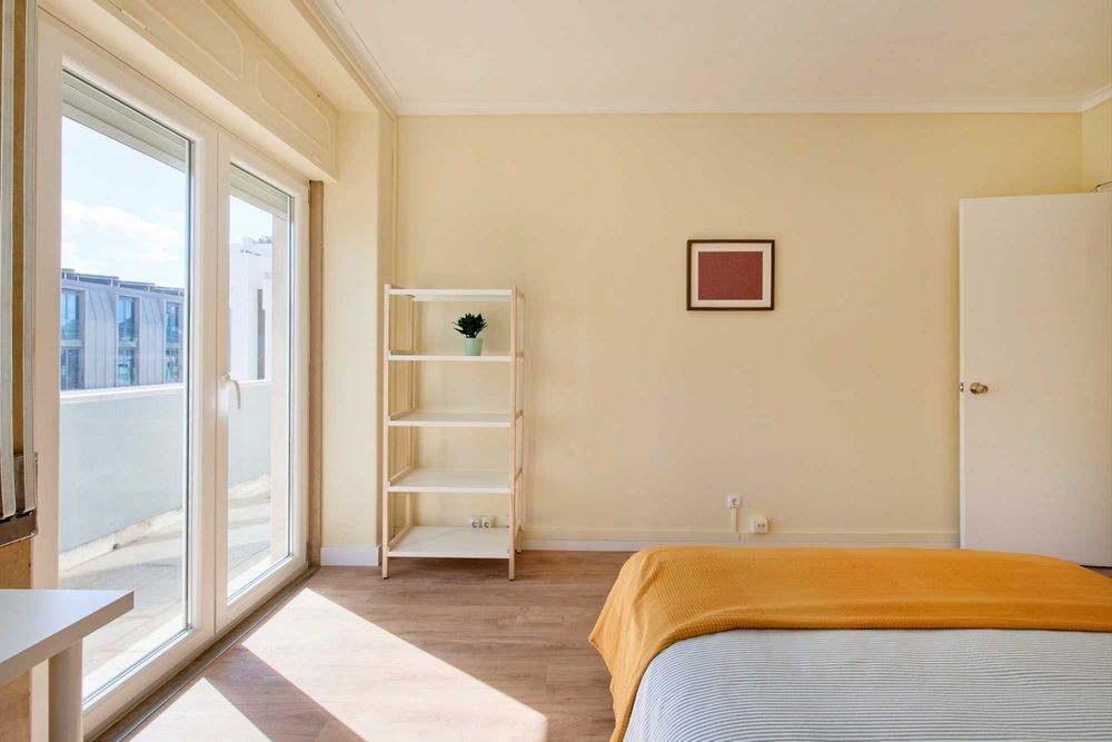 Sunny Balcony Room - Marquês Pombal Co-Living