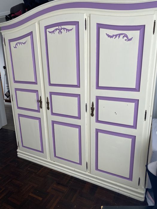 Guarda fatos em madeira