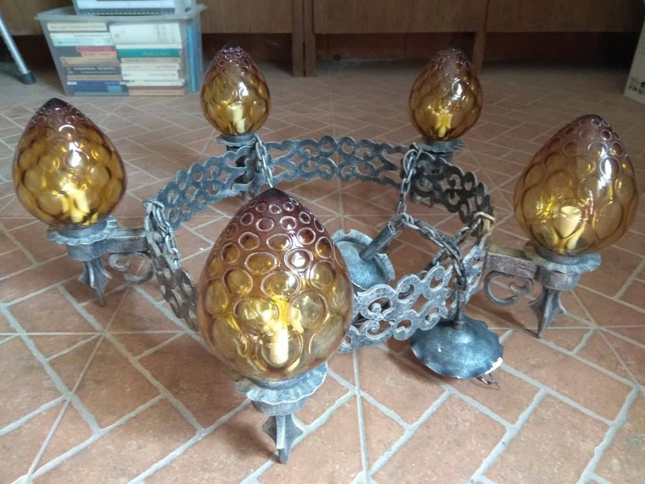 Candeeiro de sala estilo medieval