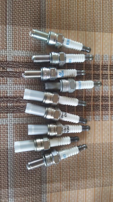 Свечи на двигатель, ngk...