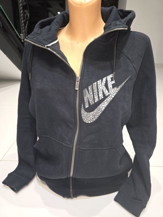 Czarna bluza na zamek z kapturem na zamek Nike