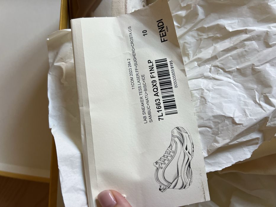 Ténis Fendi para homem, tamanho 44, autêntico e sem uso.