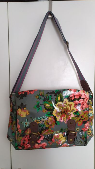 Mala tiracolo com alça ajustável