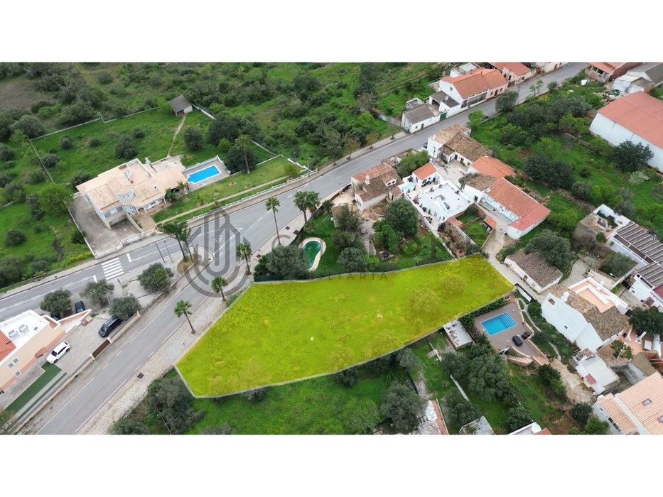 Terreno Rustico com viabilidade de construção com vista Montanha