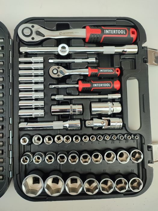 Набор инструментов 1/2 & 1/4  111 ед .  Cr-V STORM INTERTOOL ET 8111