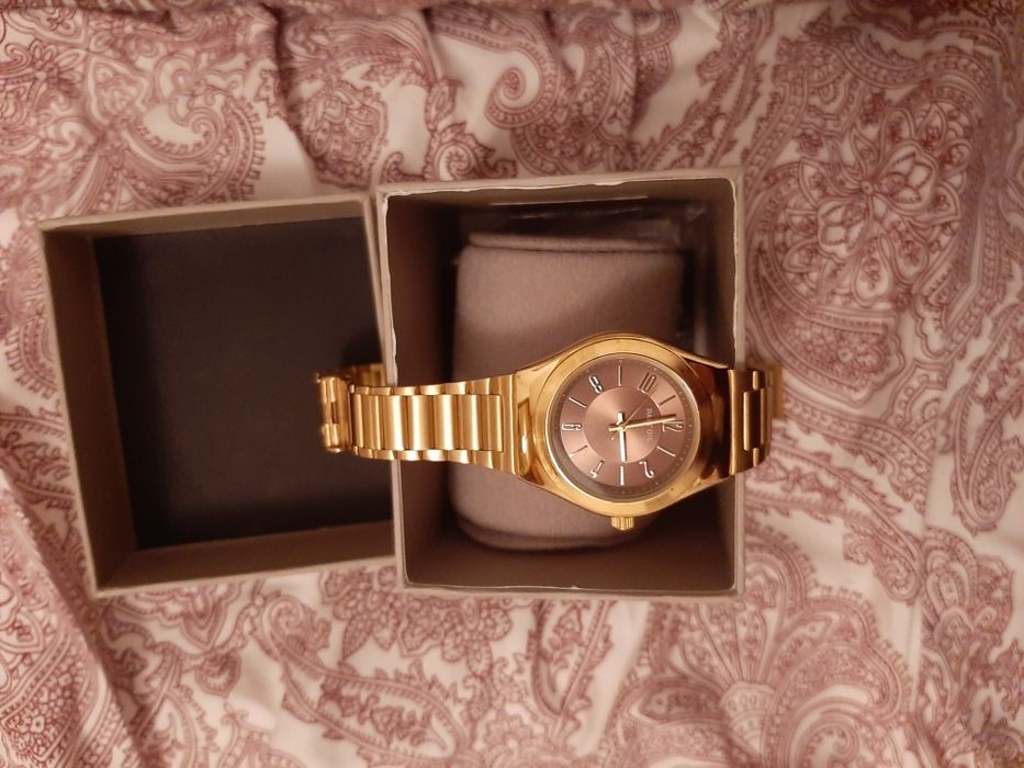 Relógio dourado Parfois