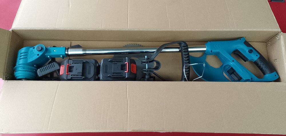 Roçadeira nova a bateria de relva e outros.