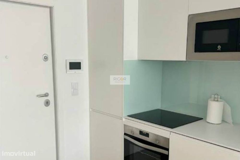 Apartamento T1 com varanda às faculdades e Hospital de São João