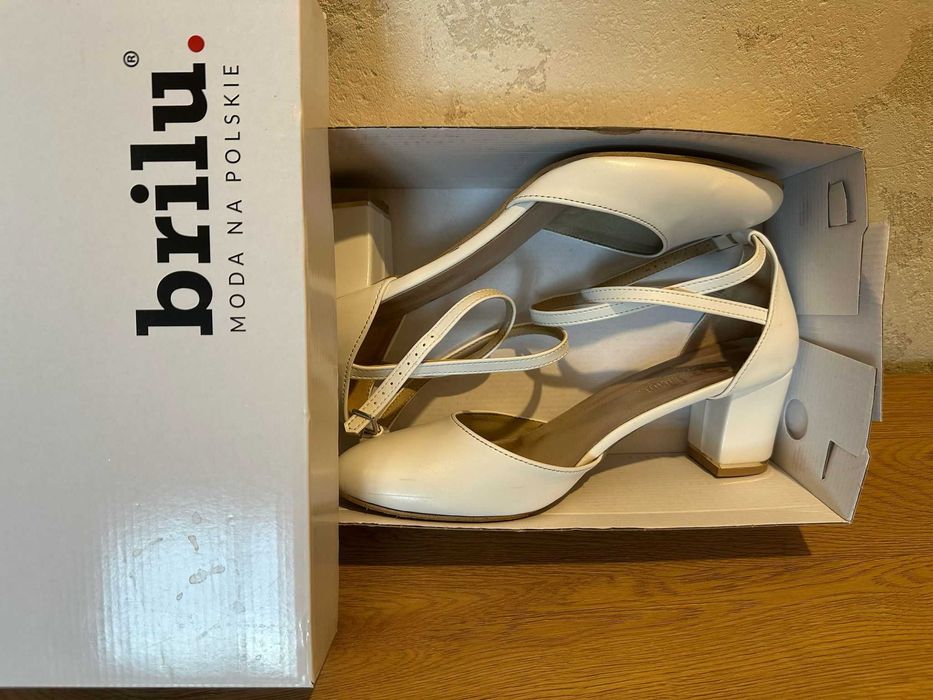 Buty ślubne BRILU czółenka, na słupku, białe, roz 42