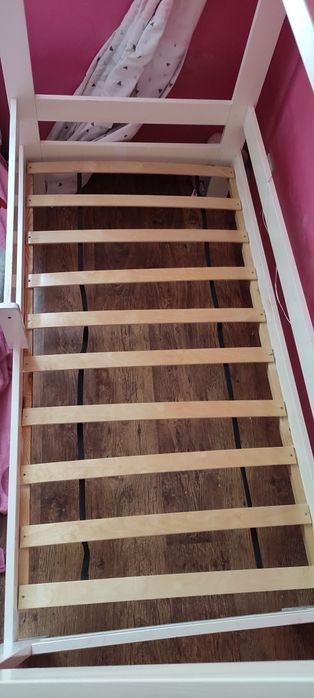 Łóżeczko dziecięce domek