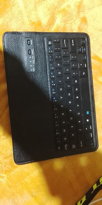 Vendo tablet Samsung com teclado em  bom estado funciona perfeitamente