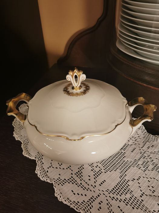 Sorau duża, porcelanowa bomboniera, model Kavalier,