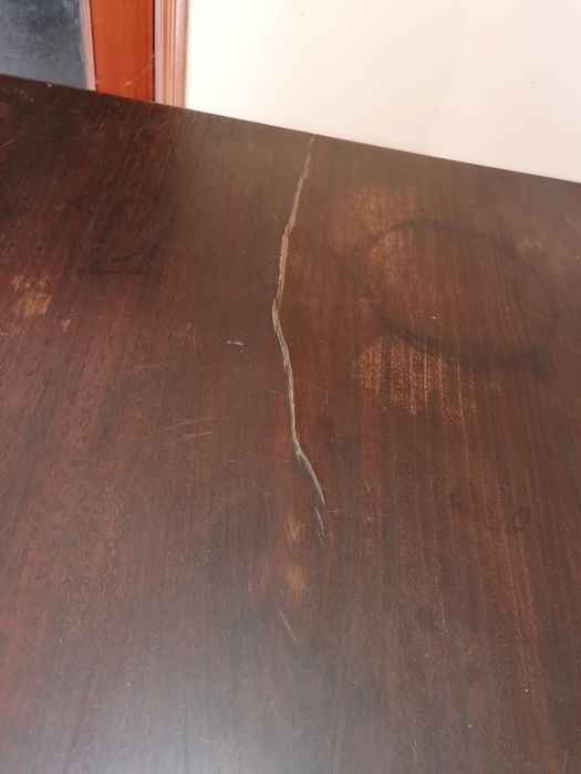 Cómoda antiga em madeira de castanho