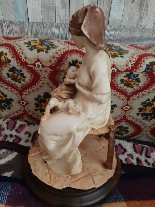 Mãe a Amanentar Estatueta