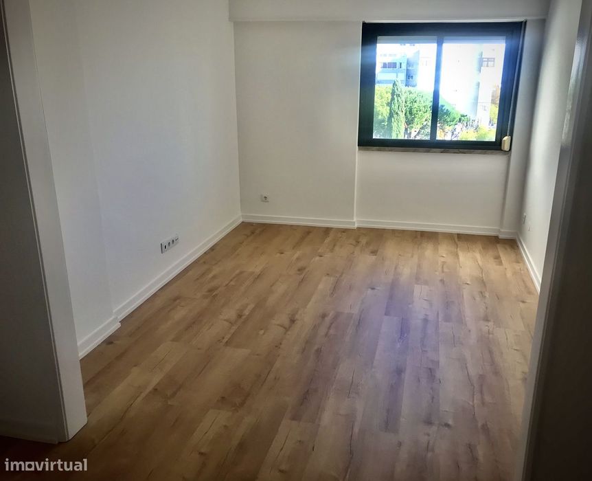 T2 em Oeiras com vista rio e excelentes acessos