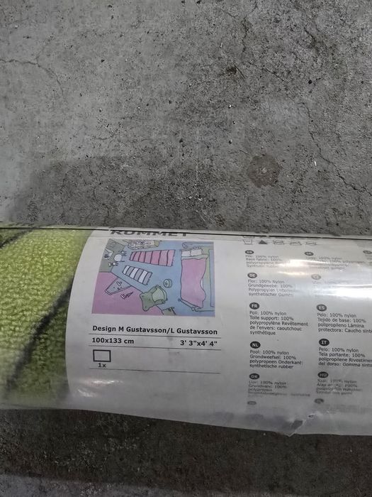Tapete para quarto de criança, 1 metro novo. Comprei para o quarto da minha filha,mas nunca foi usado.o
