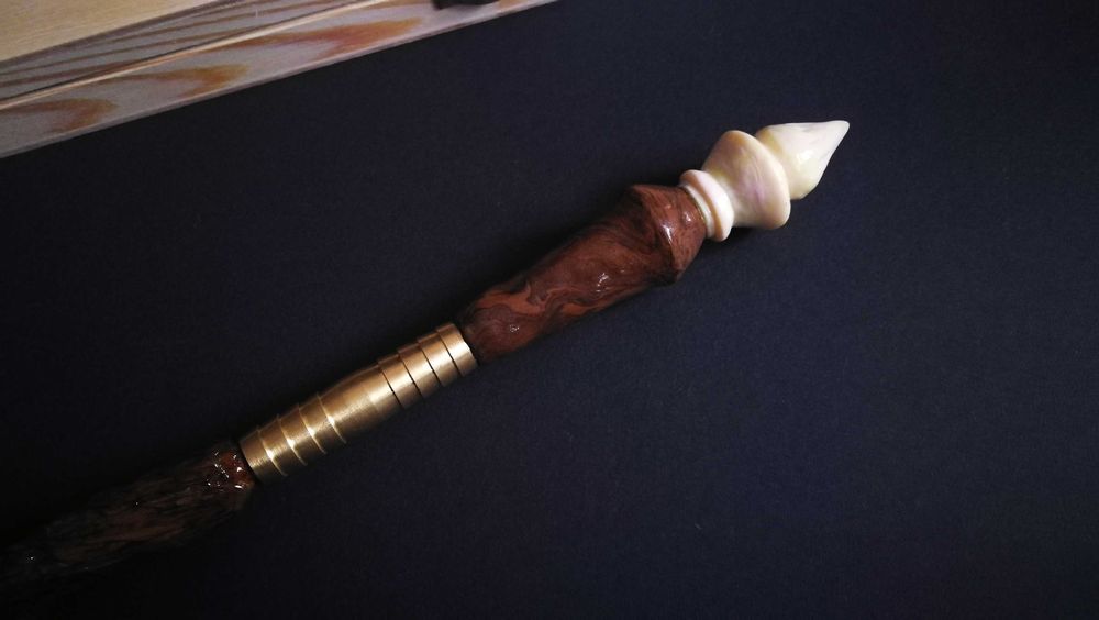 Różdżka z gry Hogwarts Legacy hand made Harry Potter Lilander
