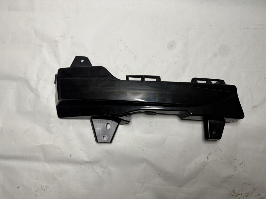 Tesla Model 3 заглушка протитуманної фари права 1490023-00-A