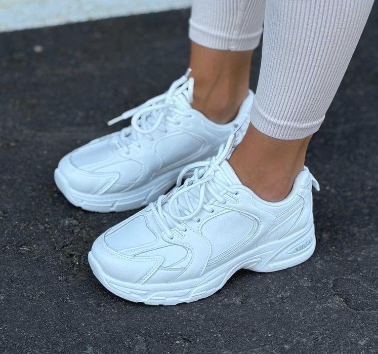 Женские кроссовки белые демисезонные